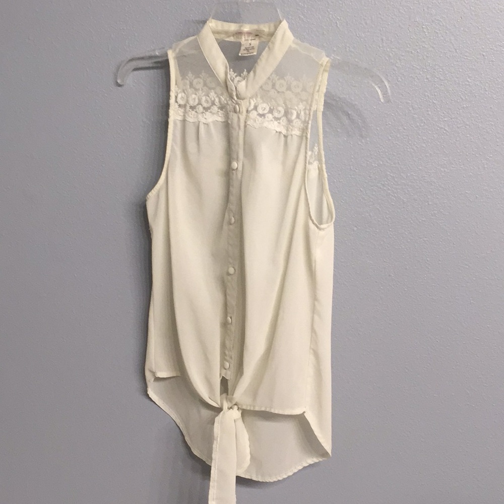 A'gaci cream tank with lace